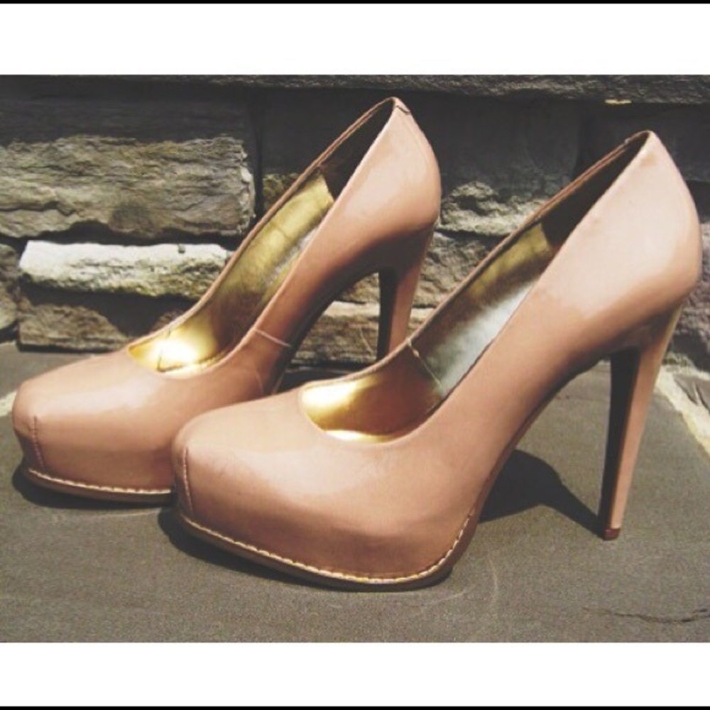 Simply Vera nude pumps